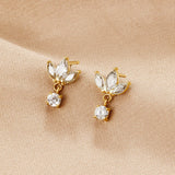 Brincos Flor de Cristal Branco Amara