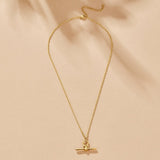 Colar com Pendente e Fecho Toggle Cassy