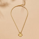 Colar Celestial com Moeda Dourada