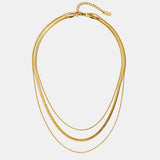 Colar Dourado em Camadas Múltiplas