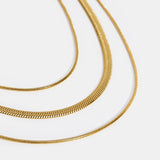 Colar Dourado em Camadas Múltiplas