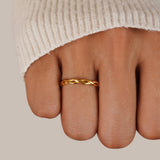 Anel Torcido Infinito em Ouro 18K