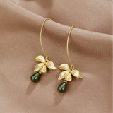 Brincos Pendentes de Pérola e Pétala Jade
