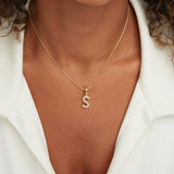 Colar Charm Pérola com Letra