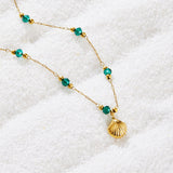 Colar Nerissa com Concha Dourada e Contas Verdes