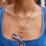 Colar Valerie em Camadas com Pendente Branco